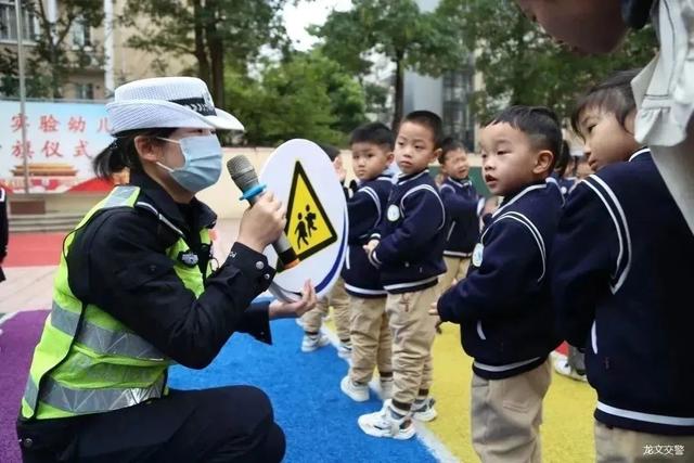 漳州这些“小交警”，指挥手势一个比一个帅！ | 全国中小学生安全教育日-20.jpg