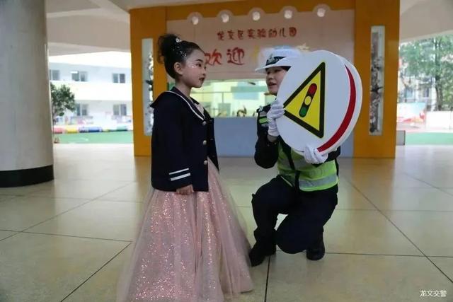 漳州这些“小交警”，指挥手势一个比一个帅！ | 全国中小学生安全教育日-19.jpg