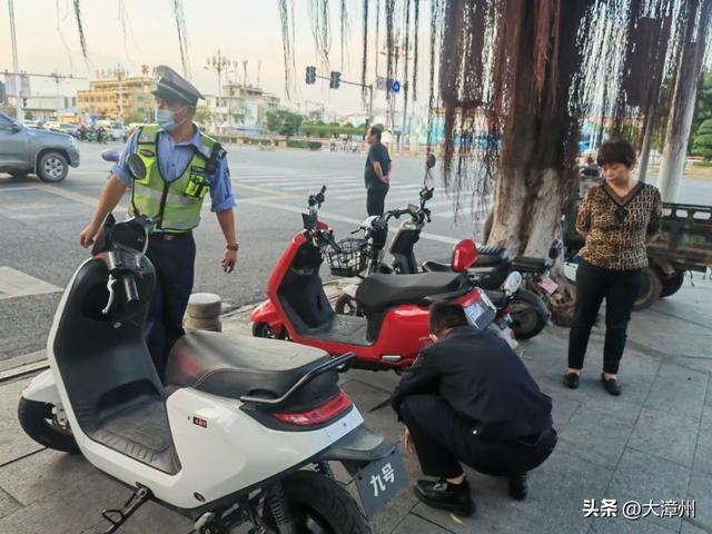 新闻现场 | 疑似非法改装电动车，角美一车店被查-3.jpg