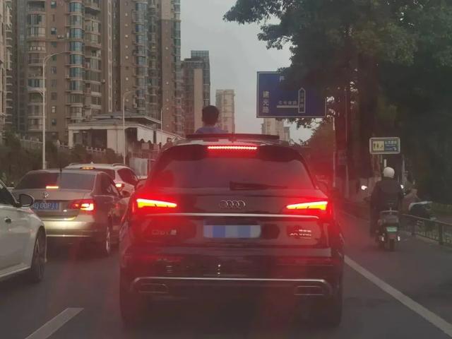 漳州街头再现“天窗晒娃”！还有家长在这样“坑娃”？曝光！-9.jpg