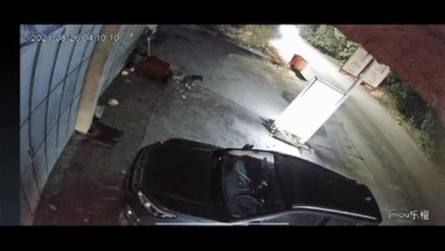 5死2伤！福建漳州三车相撞，监控拍下超车惨烈瞬间-1.jpg