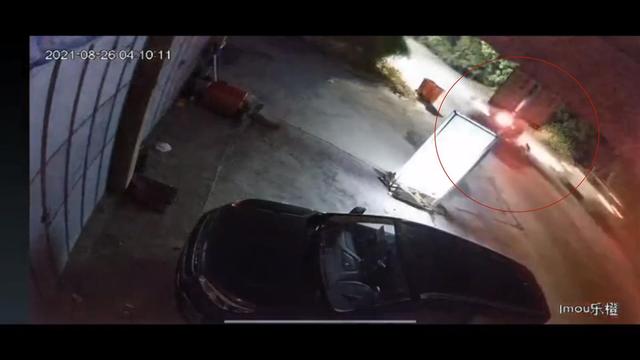 5死2伤！福建漳州三车相撞，监控拍下超车惨烈瞬间-2.jpg