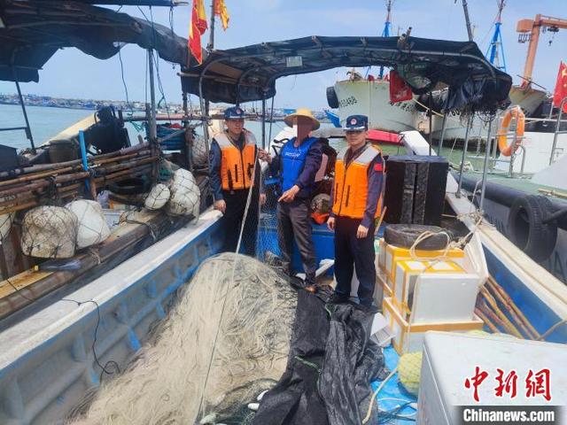 福建漳州海警2小时查获3起禁渔期非法捕捞水产品案-1.jpg