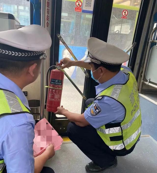这个“五一”，你们只管诗和远方，他们甘愿负重前行！-13.jpg