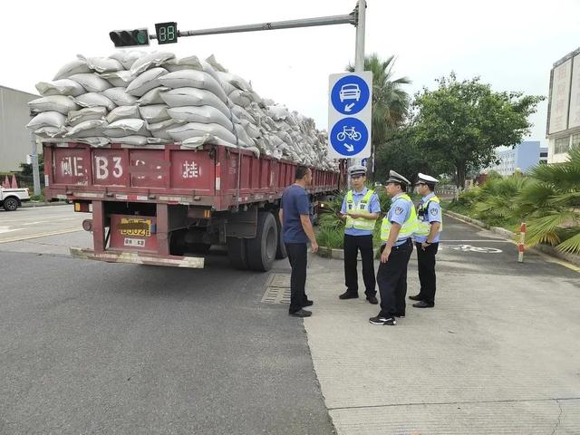 漳州交警组合拳，整治货运保安全！-13.jpg