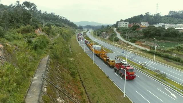 “庞然巨物”落户漳州，沿途交警接力护航-10.jpg