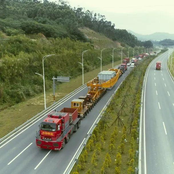 “庞然巨物”落户漳州，沿途交警接力护航-8.jpg