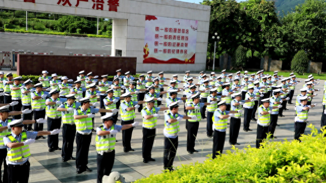 漳州交警开展岗位练兵比武：沙场秋点兵，实战铸铁军！-7.jpg