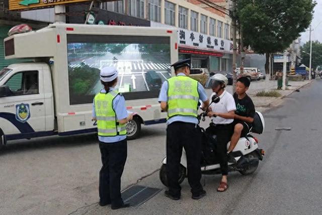 漳州交警：美丽乡村行，请君倾耳听 | “逢八”集中宣传-27.jpg