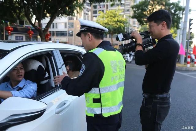 漳州交警路面检查！举手之劳“上保险”，别让“懒惰”误安全！-18.jpg