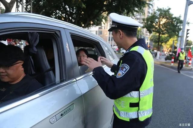 漳州交警路面检查！举手之劳“上保险”，别让“懒惰”误安全！-9.jpg