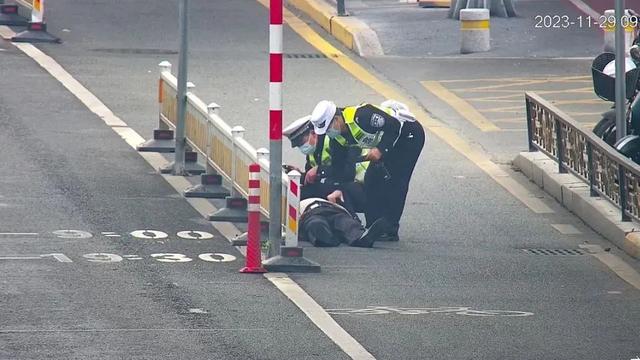 漳州交警在路面除了指挥交通，居然还有这么多事！-8.jpg